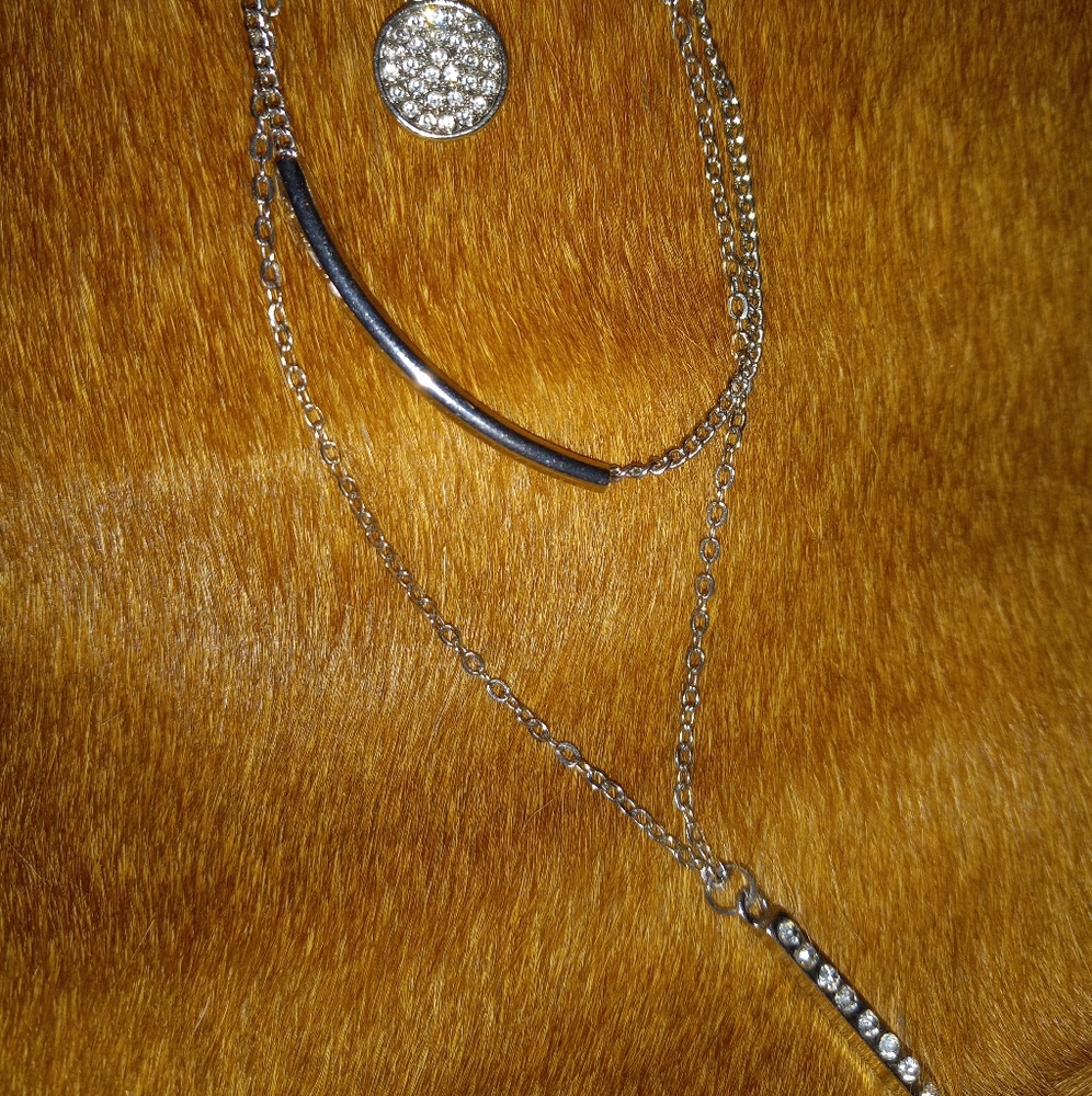 Silver and stones single three strandwith 3 individual pendants